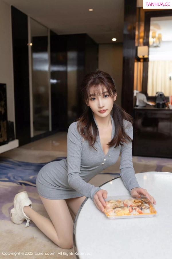 陆萱萱  [XiuRen]高清写真图 2025.03.20 No.10049 陆萱萱 灰色连衣短裙第10张图片